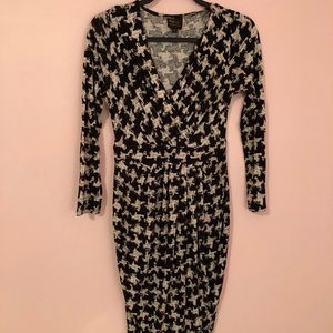 Houndstooth Form-Fitting Long Sleeve Dress